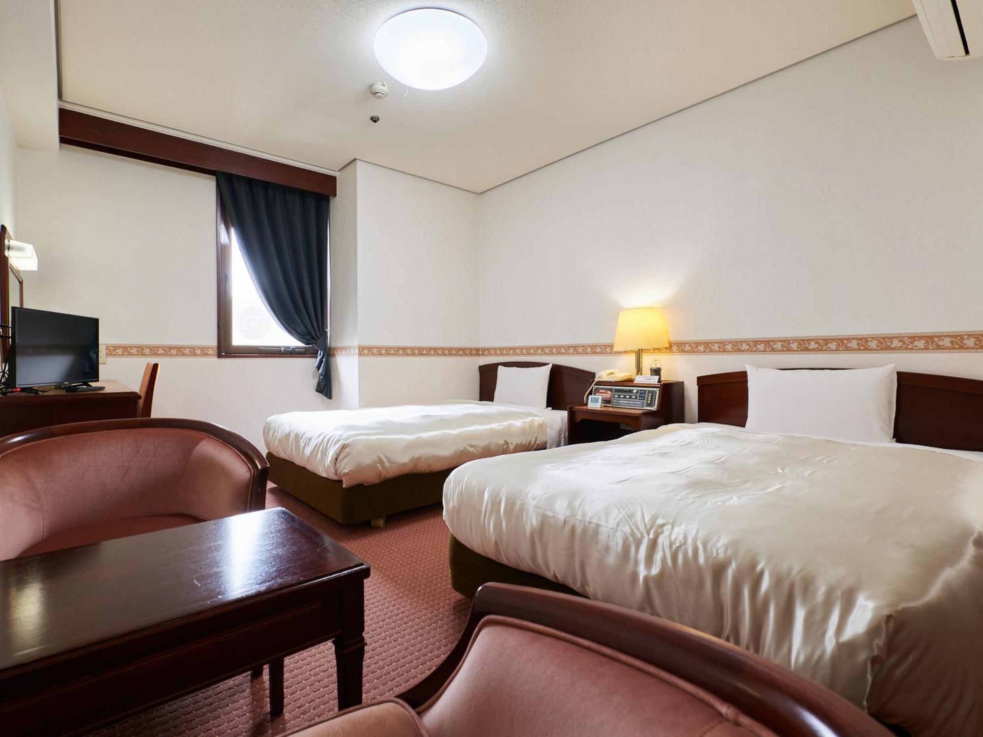 Ecohotel Toyama Station Екстериор снимка