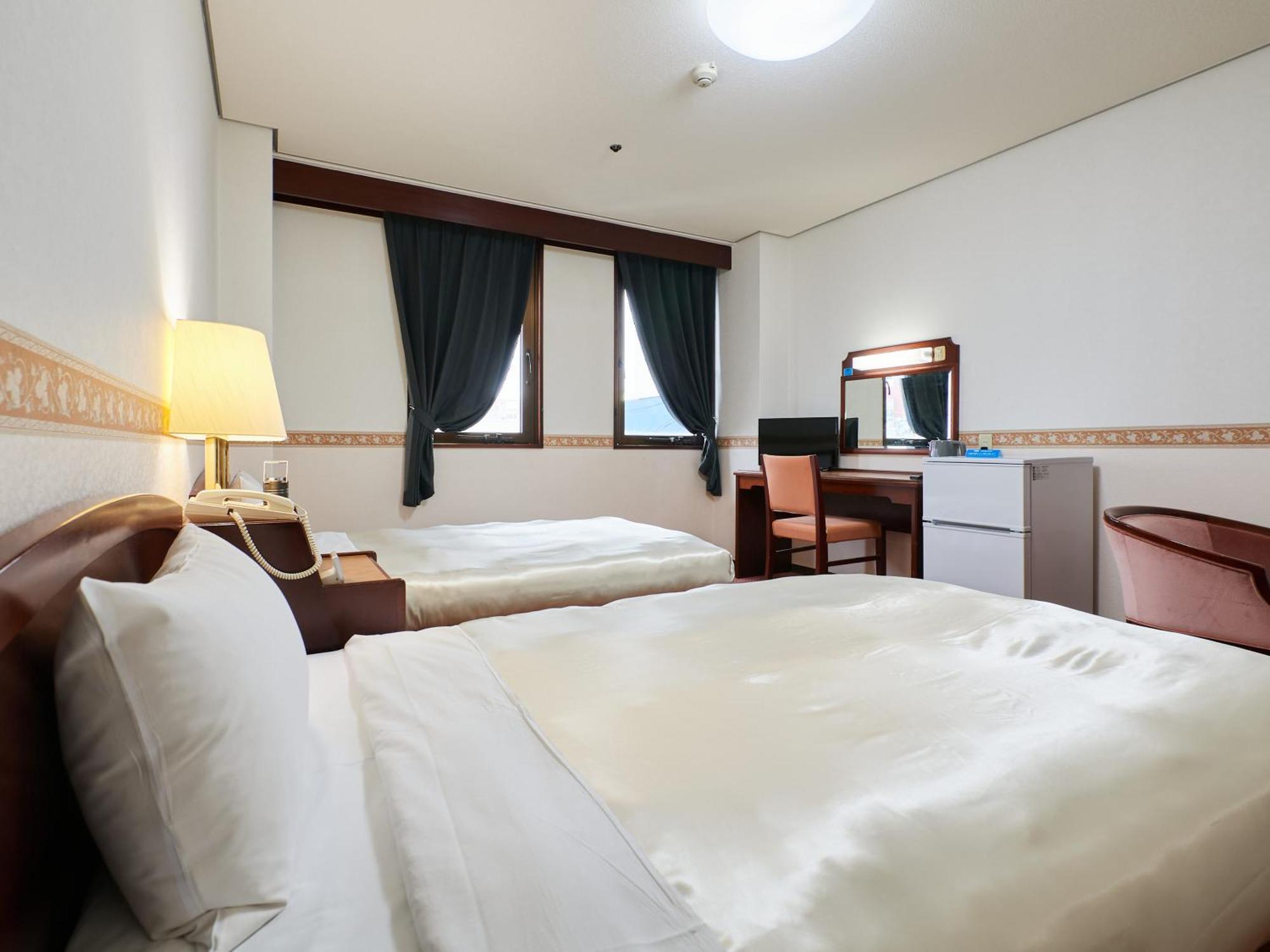 Ecohotel Toyama Station Екстериор снимка