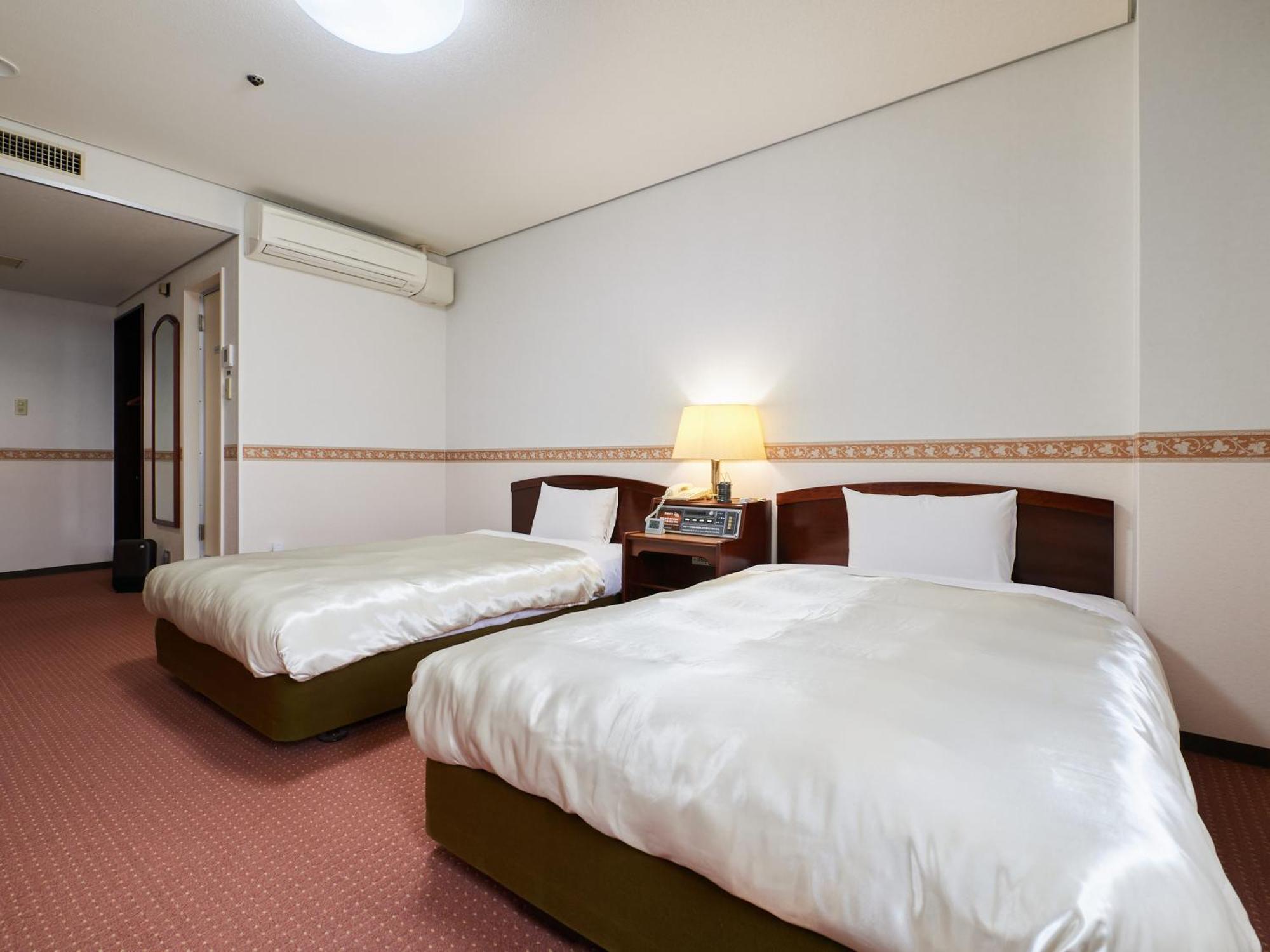 Ecohotel Toyama Station Екстериор снимка