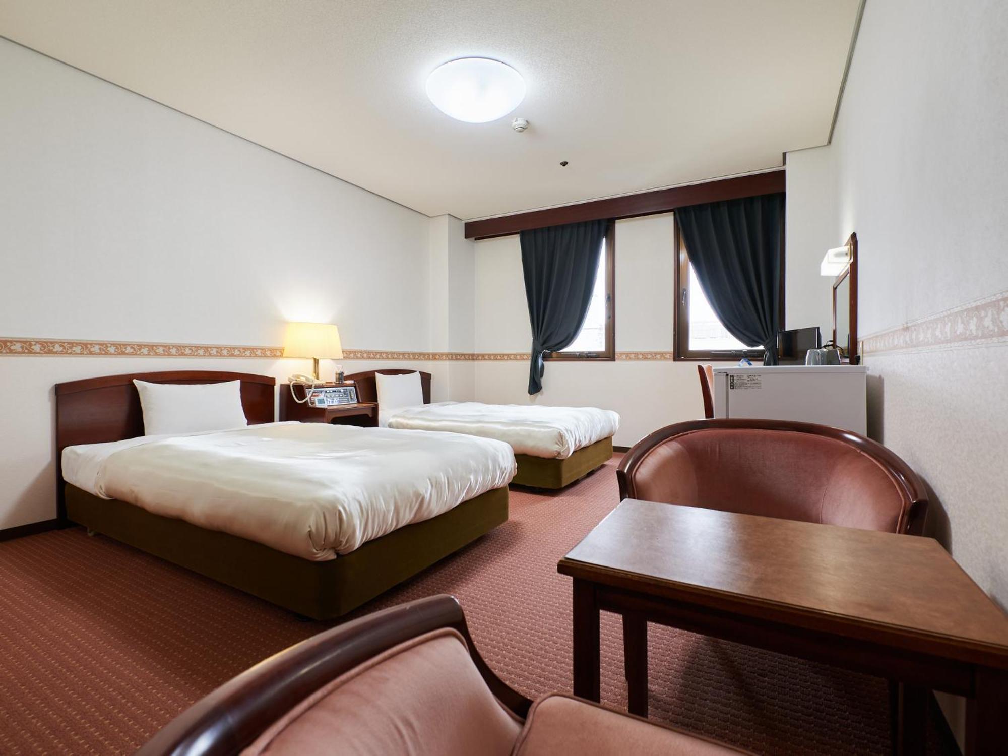 Ecohotel Toyama Station Екстериор снимка
