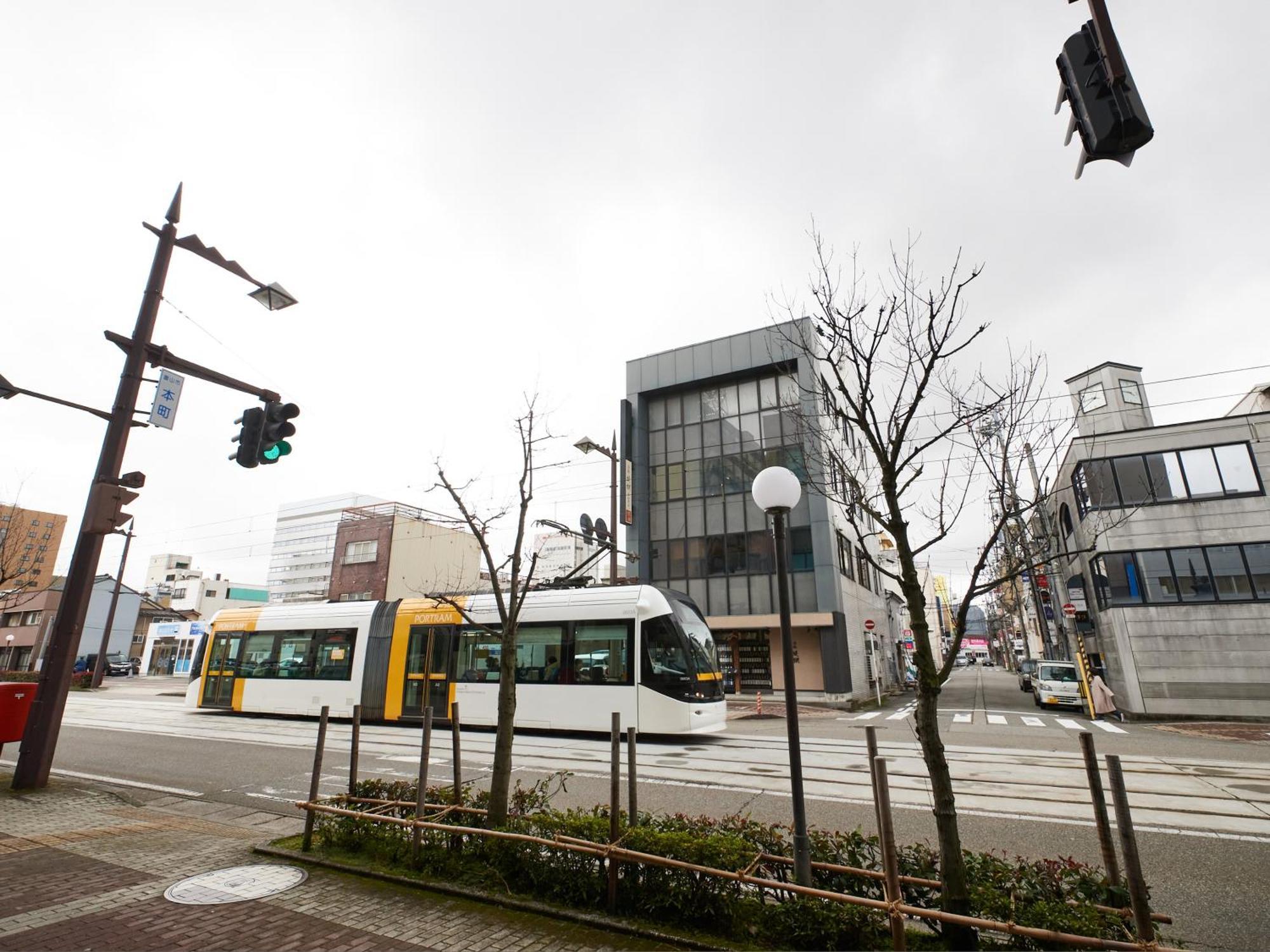 Ecohotel Toyama Station Екстериор снимка